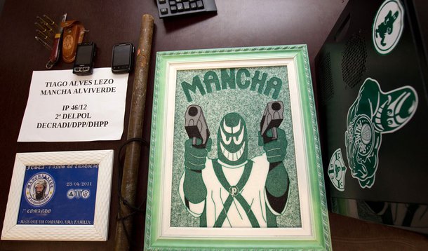 Polícia acha munição e cassetete na casa de irmão de André