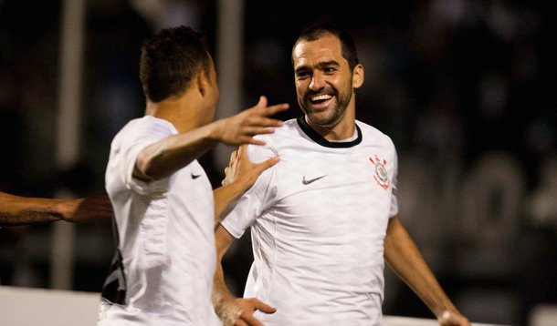 Corinthians vira sobre o Náutico e deixa zona de rebaixamento