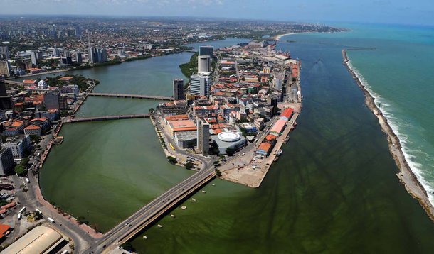 Natal com festa atrasada e dispensa de licitação