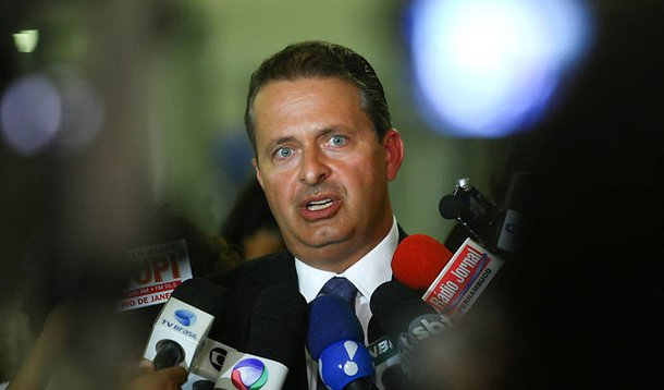 Eduardo diz que mantém o "pé no acelerador"