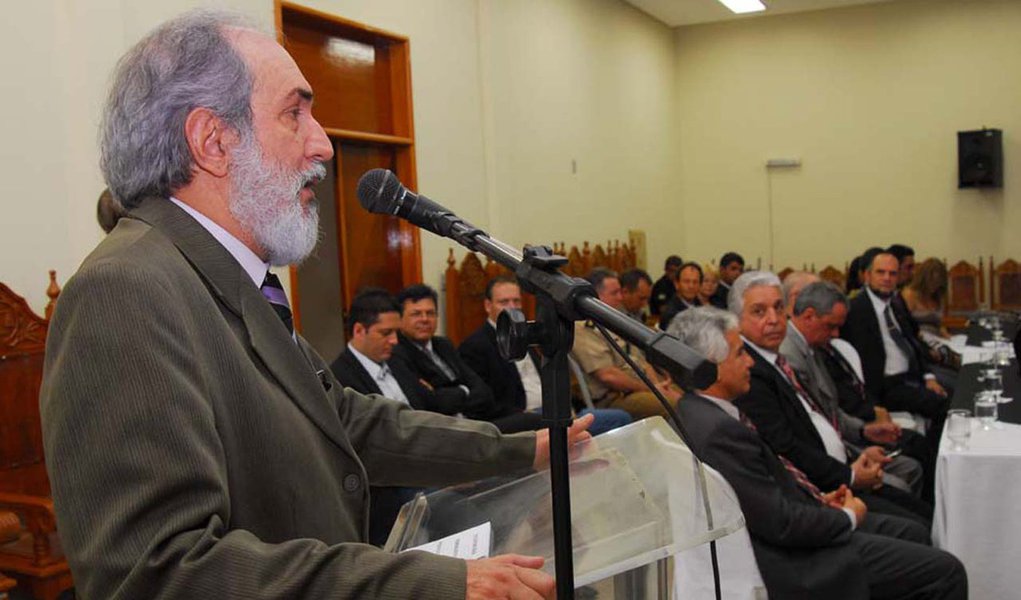 TJ adota novo critério e elege Ney Teles presidente