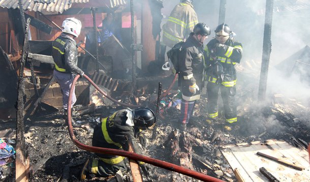 Incêndio em favela mata três crianças e um adolescente em São Paulo