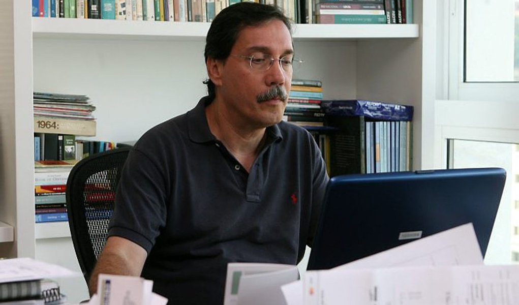 Agora crítico econômico, Merval aponta "ano perdido" de Dilma