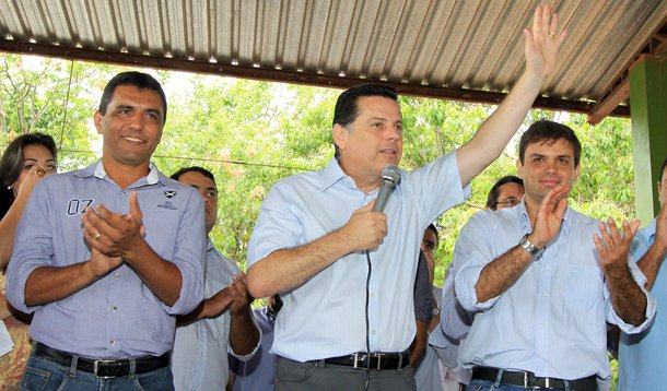 Governo entrega reconstrução da rodovia GO-330