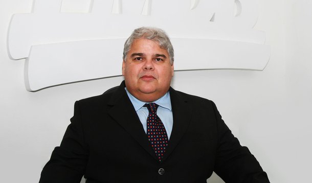 Fortalecido na CEF, PMDB quer usar FGTS na Copa