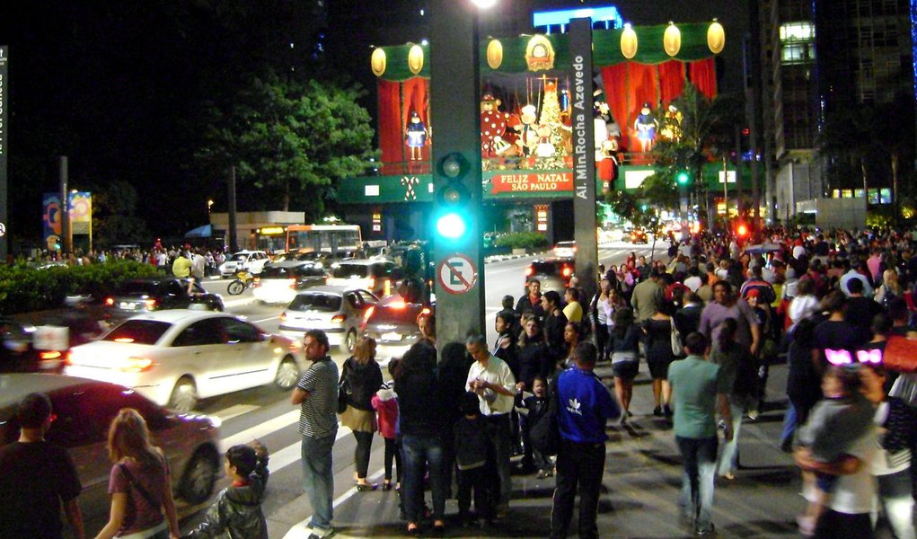 CET bloqueia avenida Paulista por circulação intensa