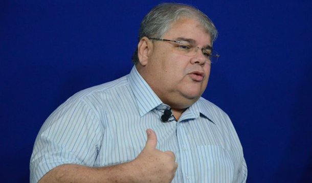 “Jaques faz dívidas, chuta o balde e despreza servidor”