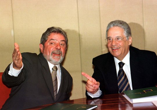 Mídia protegeu FHC e pesou a mão contra Lula