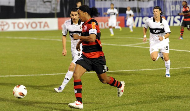 Flamengo perde e se complica na Libertadores
