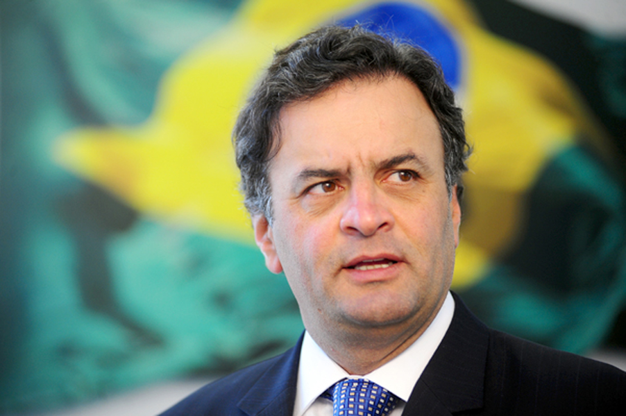 Aécio pede 'novo ciclo' no comando do PSDB