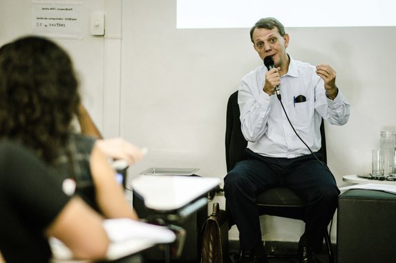 Singer condena "estranho nacionalismo" de Dilma