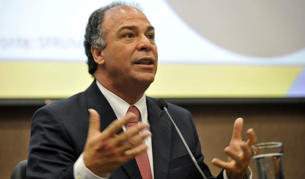 Fernando Bezerra cotado para reconstruir o PMDB 