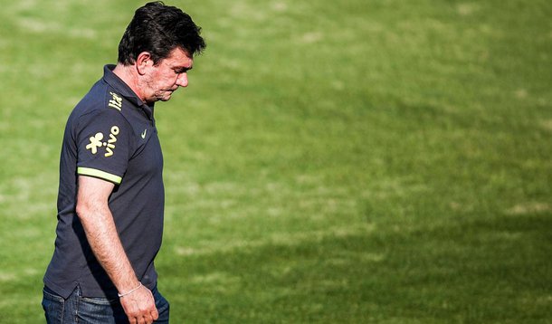 Sanchez entrega oficialmente o cargo na CBF