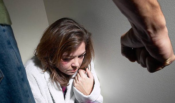 A cada hora, 10 mulheres são agredidas em Minas