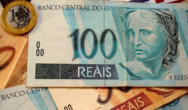 Arrecadação atinge R$ 71,9 bilhões e é recorde para fevereiro