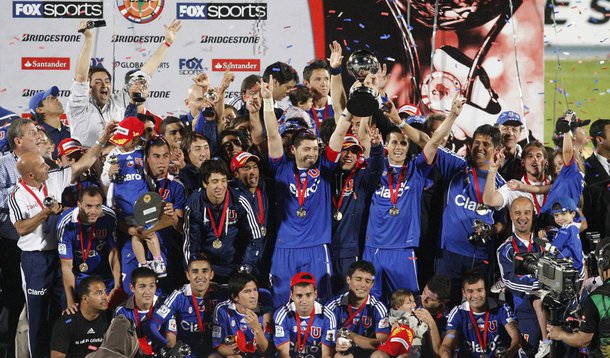 Taça premia campanha perfeita da Universidad