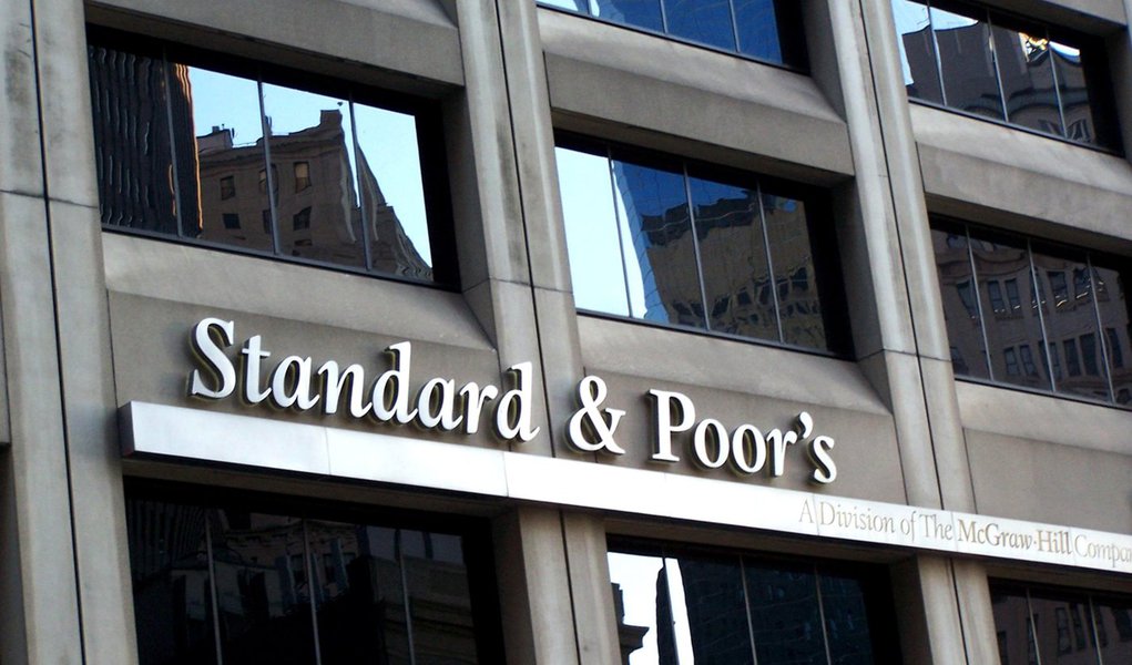 Standard & Poor's prevê leve recuperação nos EUA