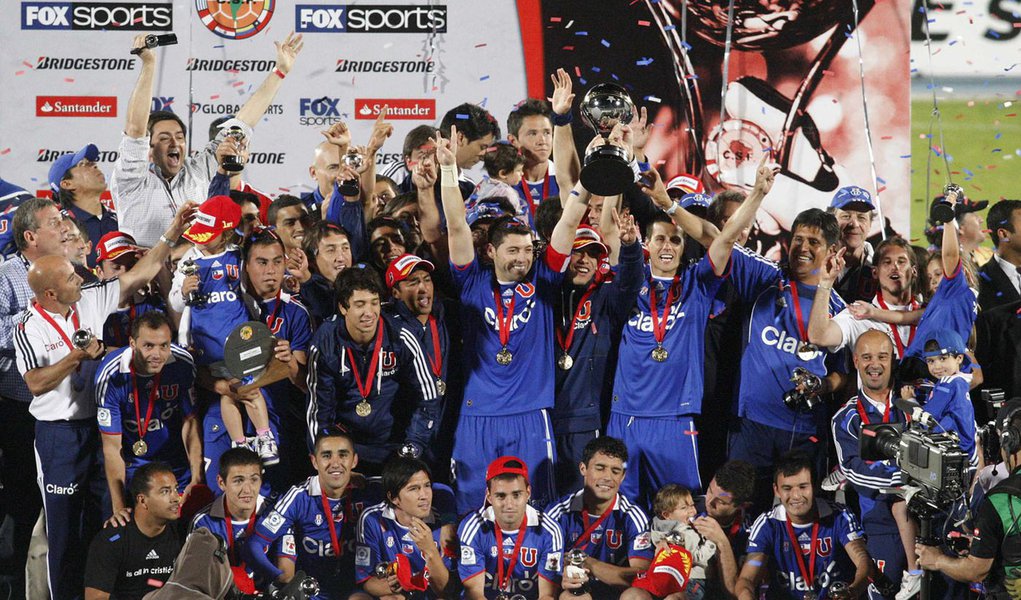 Taça premia campanha perfeita da Universidad