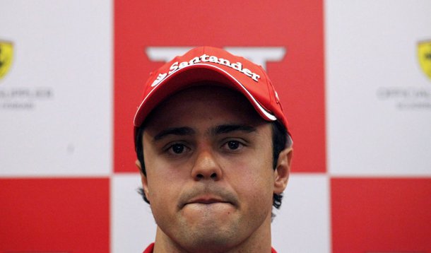 Imprensa italiana entoa coro de ‘fora, Massa’