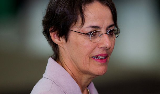 Ministra deverá explicar troca de favores com a Império Serrano