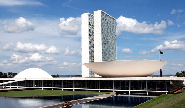 “Trem da alegria” com os dias contados no Senado