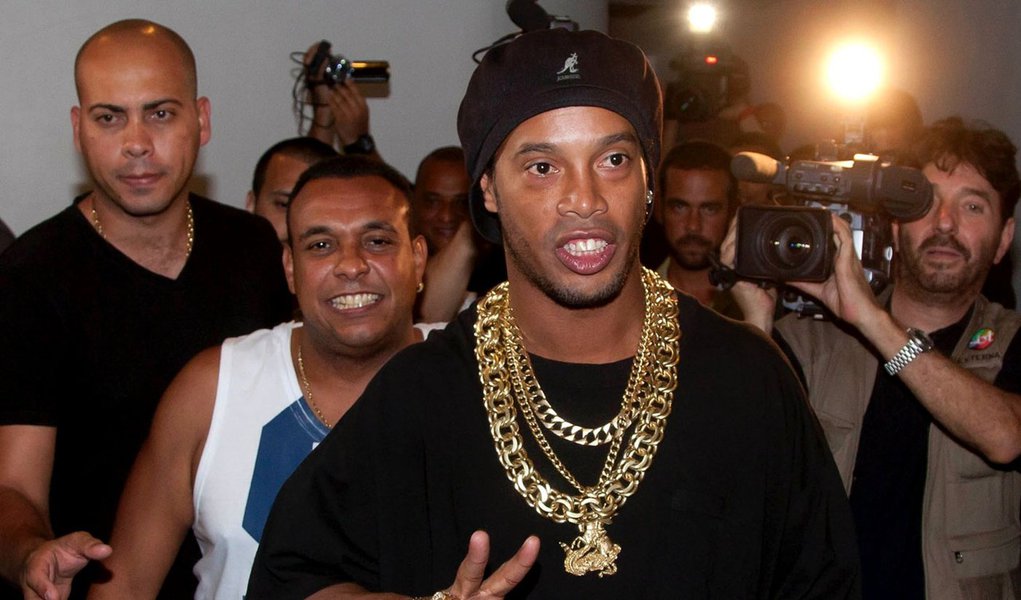 Ronaldinho Gaúcho torra R$ 30 mil em festa