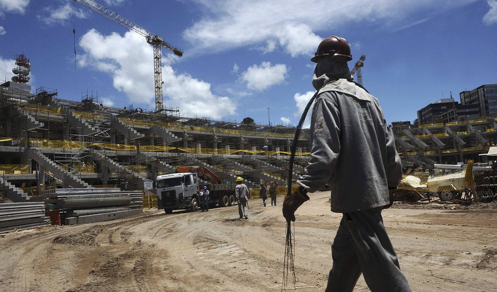 Pela segunda vez, Dilma veta uso de FGTS em obras da Copa