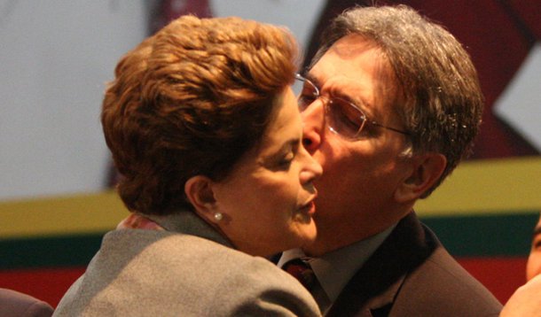 Dilma peita Congresso e blinda amigo Pimentel