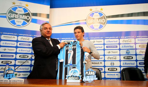 Elano chega ao Grêmio e ganha a 7, de Renato Gaúcho
