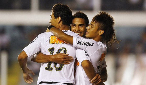 Santos controla e vence Bragantino