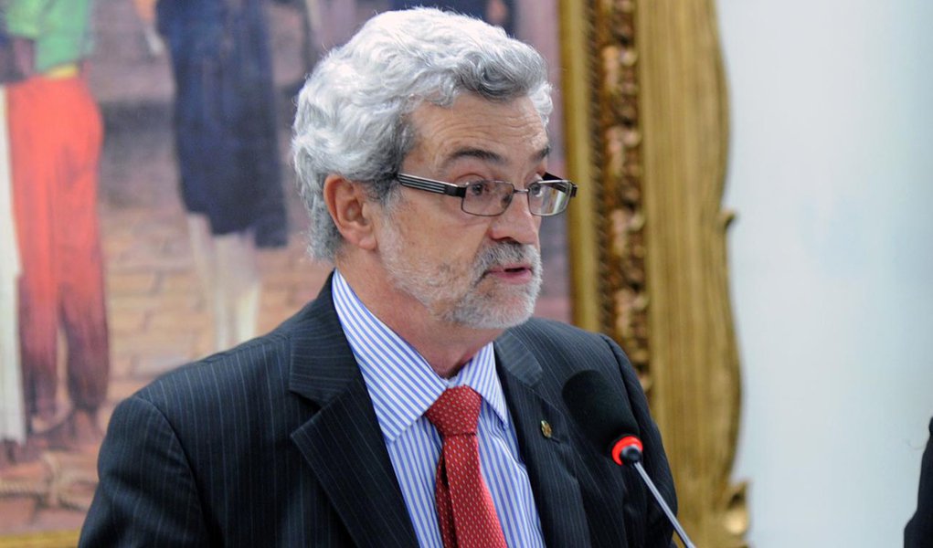 Para petista, MP dos Portos é "o fio da navalha"