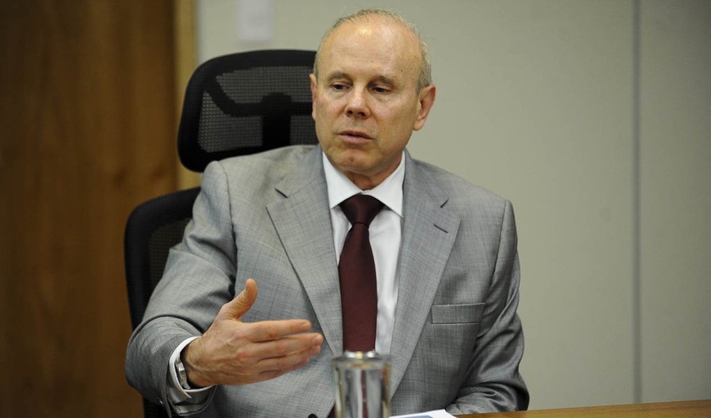 Mantega estima crescimento de 4% em 2013