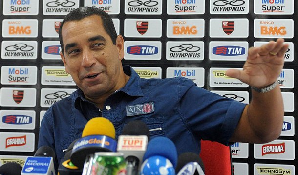 Zinho espera por Diego; Riquelme é plano B