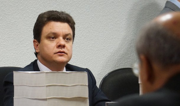 Os dois pesos e duas medidas de Odair Cunha