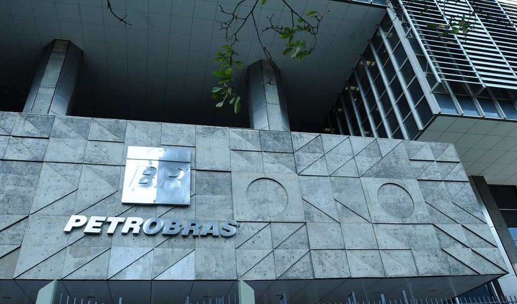 Petrobras arrecada US$ 11 bi com venda de títulos