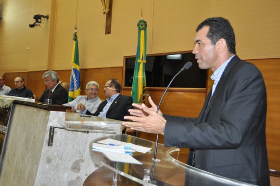 Protesto contra seca e queda do FPM mobiliza prefeitos e parlamentares