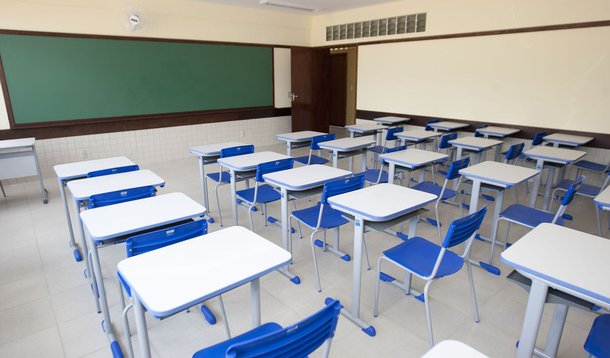 Professores municipais entram em estado de greve
