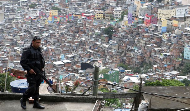 Arma antiaérea é apreendida na Rocinha