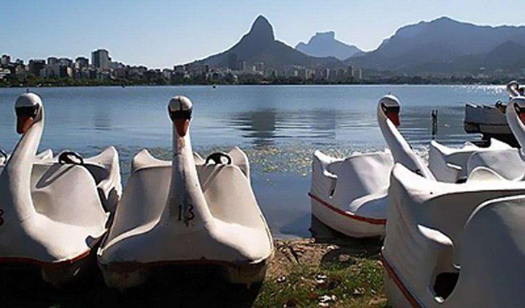 Após afundar, pedalinho da Lagoa, no Rio, é interditado