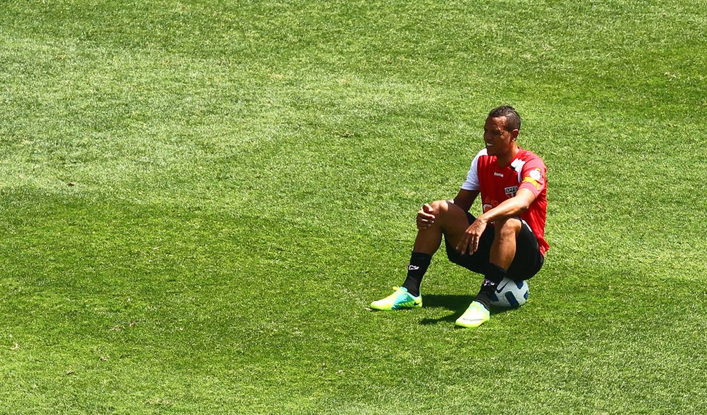 Luis Fabiano está fora da partida contra o Mirassol