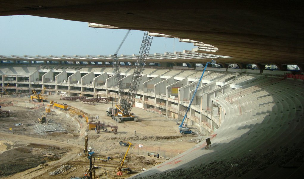 Dossiê denuncia problemas em obras da Copa