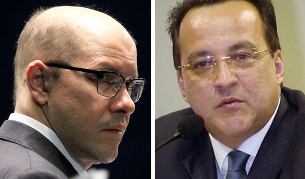 Demóstenes pediu dinheiro a Cachoeira