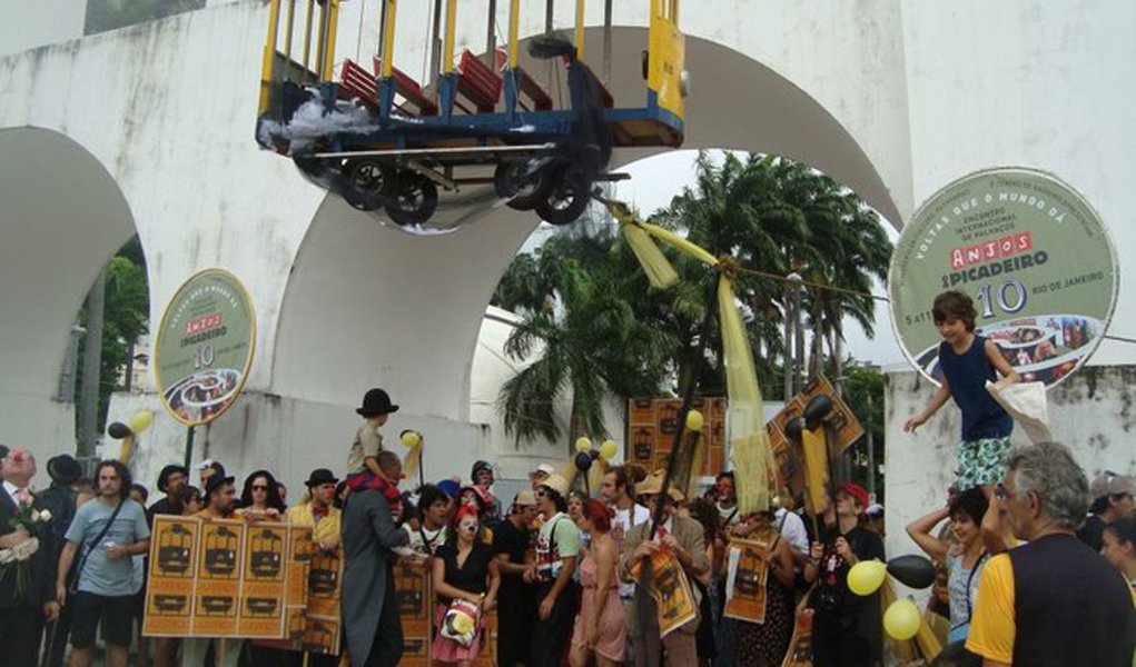 Palhaços pedem volta do bonde de Santa Teresa 