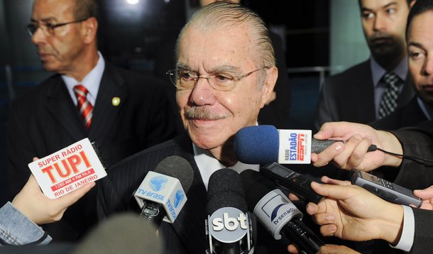Sarney diz que situação de Demóstenes "é bem desfavorável"