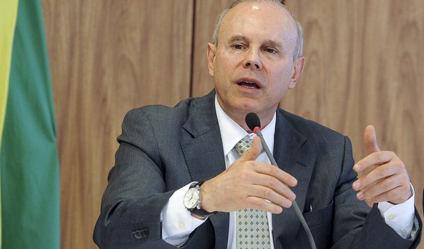 Mantega promete a empresários redução do Custo Brasil