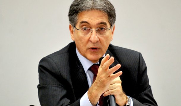 "Quem está próximo ao Pimentel vai ser varrido"