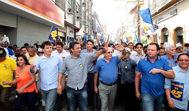 Aécio Neves traça balanço eleitoral positivo