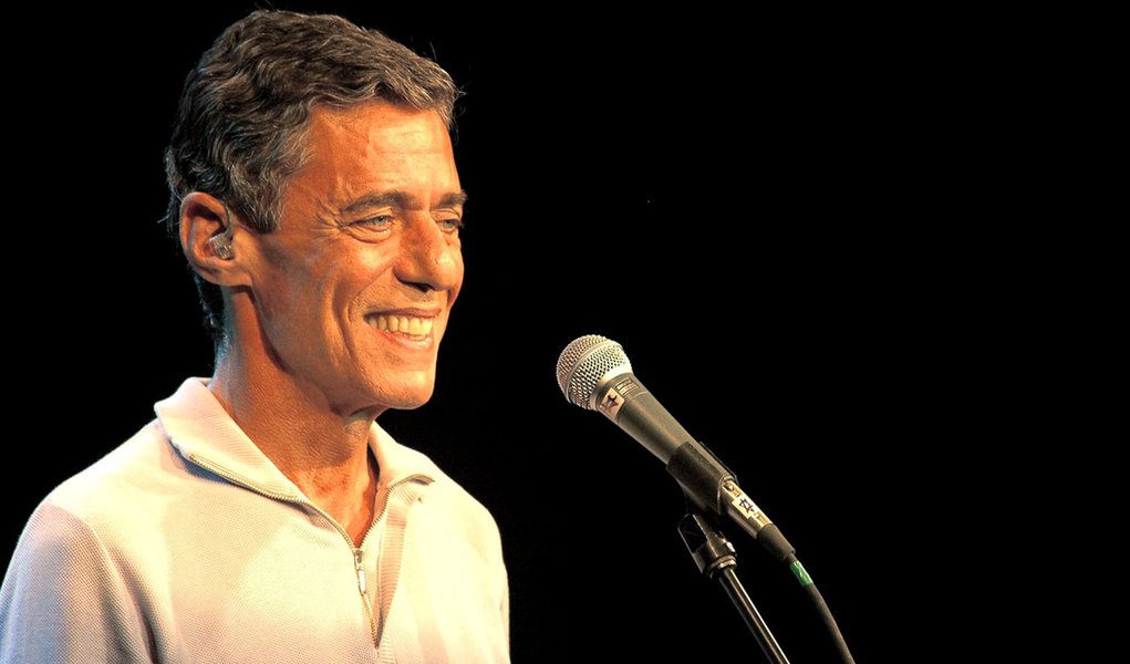 Começa venda de ingressos para shows de Chico Buarque