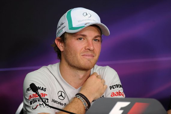 Rosberg faz pole e Mercedes tem dobradinha
