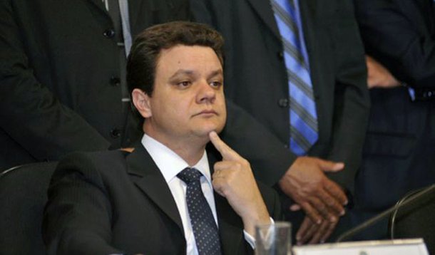 Após liminar de Perillo, Odair adia relatório de CPI